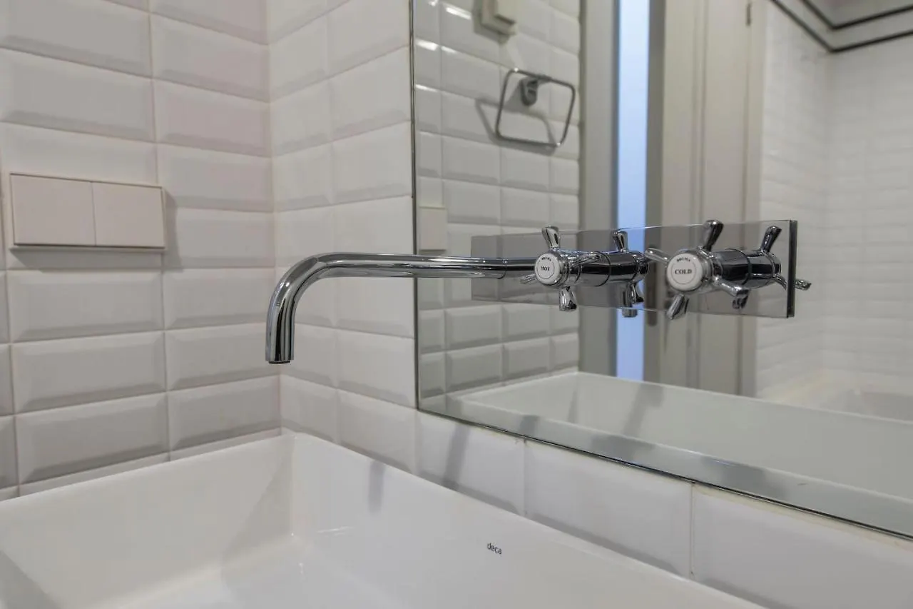 Lovelystay - 3 Bedroom Downtown Wonderwall Lisbon 0*,  Portugal
