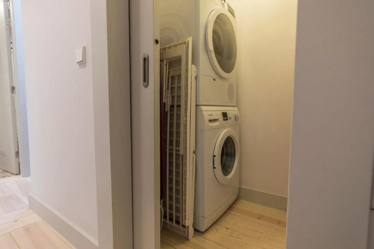 Lovelystay - 3 Bedroom Downtown Wonderwall Lisbon Apartment