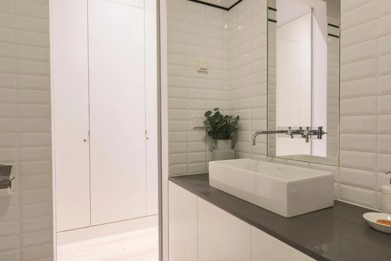 Lovelystay - 3 Bedroom Downtown Wonderwall Lisbon Portugal