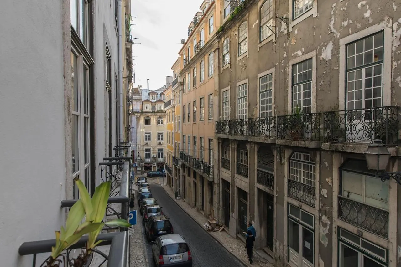 Lovelystay - 3 Bedroom Downtown Wonderwall Lisbon Apartment