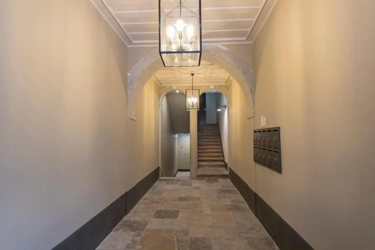 Lovelystay - 3 Bedroom Downtown Wonderwall Lisbon