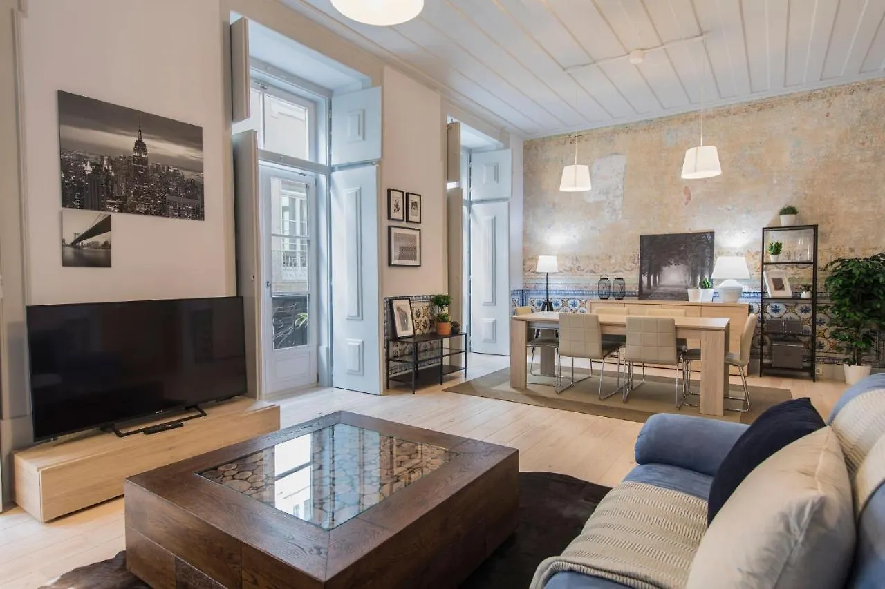 Lovelystay - 3 Bedroom Downtown Wonderwall Lisbon Apartment
